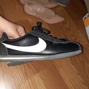 Nike Cortez black and white size 7 womens